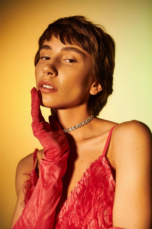 Comment intégrer des écharpes en cachemire dans une tenue de soirée hivernale?