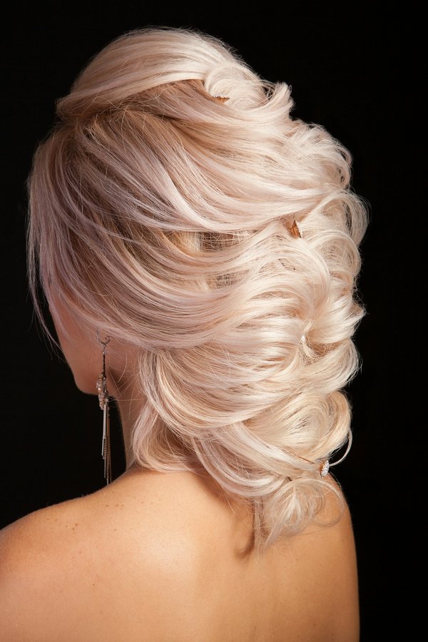 Comment réaliser une coiffure élégante avec des tresses pour une soirée spéciale?