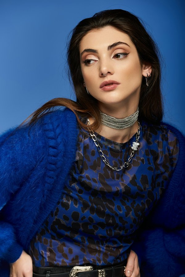 Comment intégrer des vestes en suède dans une garde-robe de printemps?